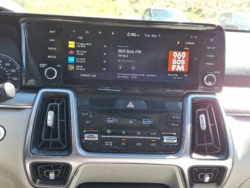 Used 2023 Kia Sorento EX AWD/4WD image 17