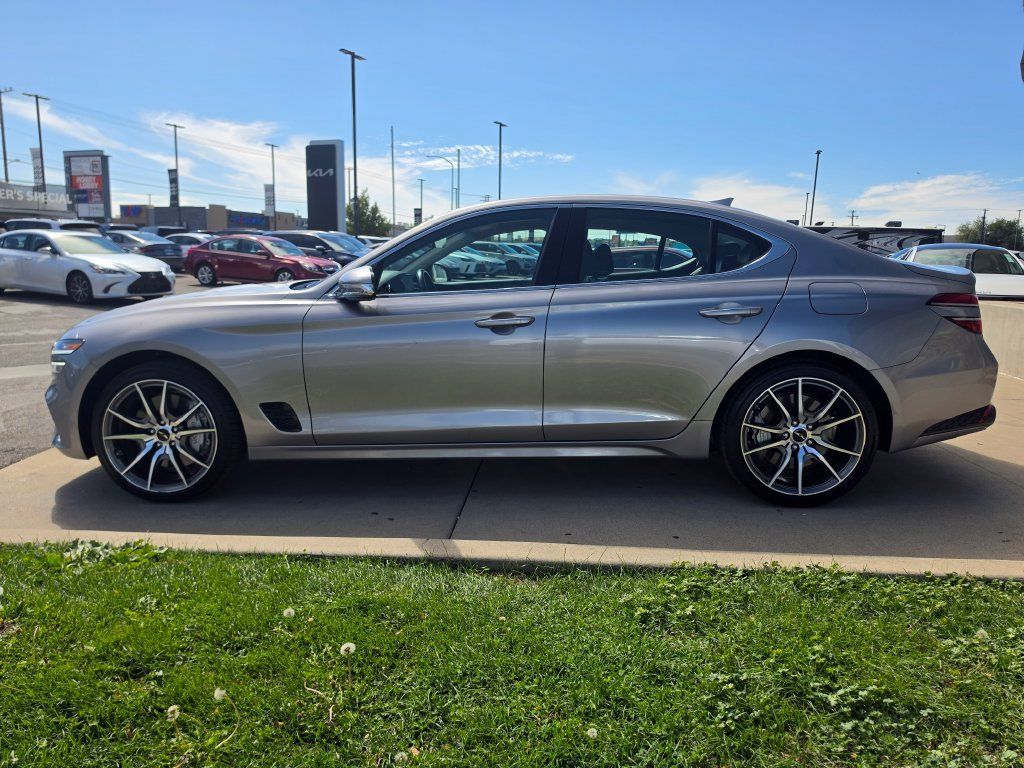 Used 2025 Genesis G70 2.5T AWD/4WD image 8