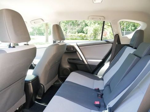 Used 2015 Toyota RAV4 LE AWD/4WD image 9
