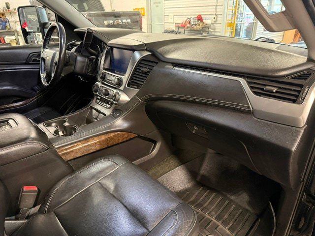 Used 2016 Chevrolet Suburban LT w/ Luxury Package AWD/4WD image 10