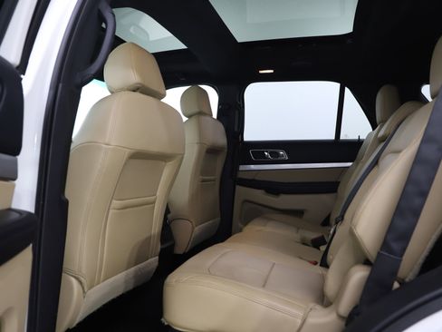 Used 2016 Ford Explorer XLT w/ Equipment Group 202A image 20