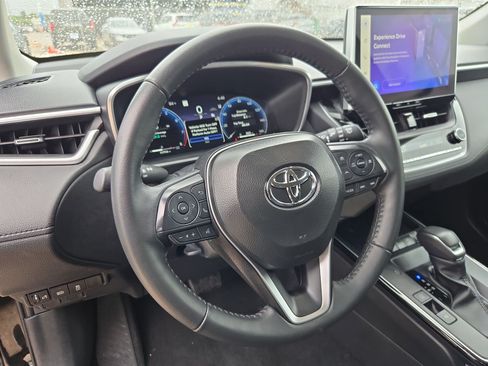 Used 2026 Toyota Corolla Cross XLE FWD image 17