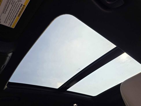 Used 2025 Cadillac XT4 Premium Luxury image 12