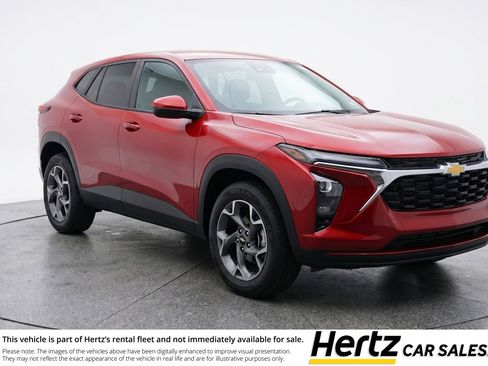 Used 2025 Chevrolet Trax LT FWD image 1