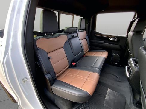 Used 2024 Chevrolet Silverado 1500 High Country w/ Technology Package AWD/4WD image 20