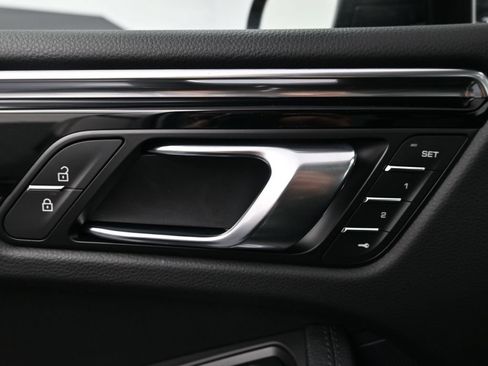 Certified 2026 Porsche Macan AWD/4WD image 18