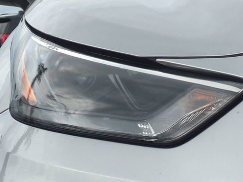Used 2022 Toyota Highlander LE FWD image 10