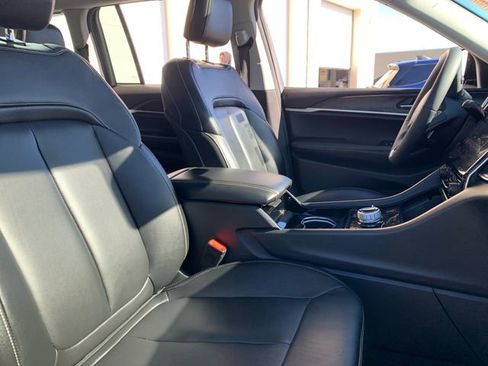 Used 2022 Jeep Grand Cherokee Limited 4xe image 17