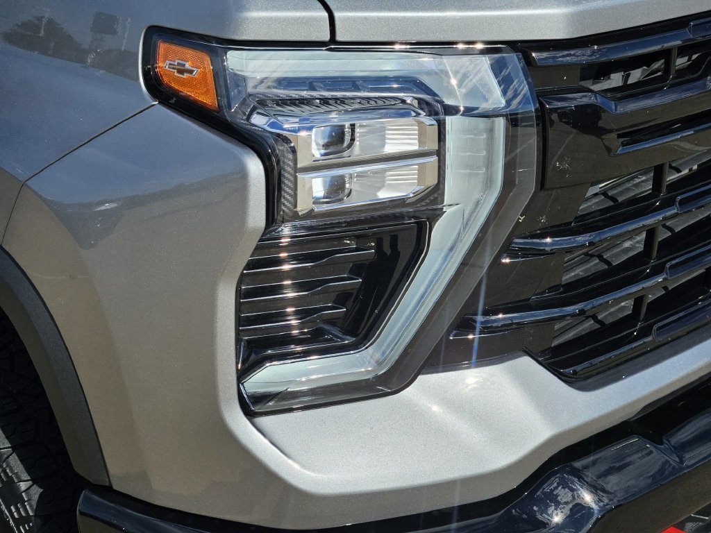 Used 2025 Chevrolet Silverado 2500 LTZ w/ Trail Boss Package AWD/4WD image 9