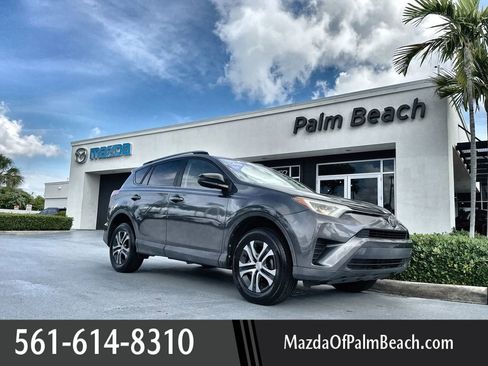 Used 2017 Toyota RAV4 LE FWD image 1