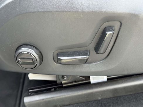 Certified 2025 Volvo XC90 B5 Plus image 17