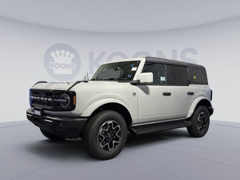 New 2026 Ford Bronco Outer Banks AWD/4WD image 1