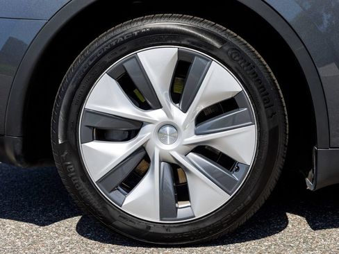 Used 2023 Tesla Model Y Long Range AWD/4WD image 36
