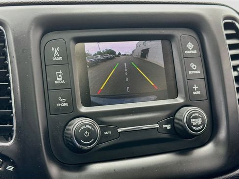 Used 2018 Jeep Compass Latitude w/ Safe & Security Group FWD image 17