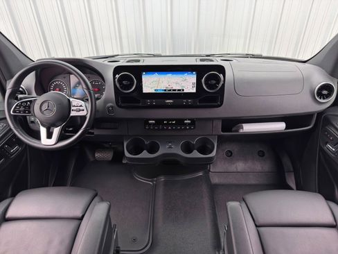 Used 2023 Mercedes-Benz Sprinter 2500 image 12