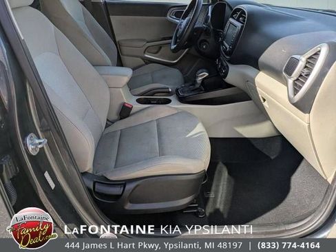 Used 2020 Kia Soul LX FWD image 29