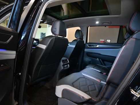 Used 2024 Volkswagen Atlas Peak Edition SE image 18