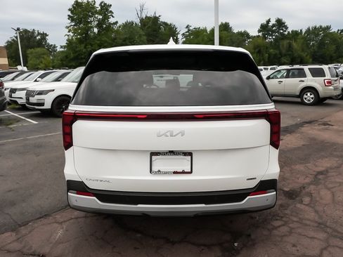 Used 2026 Kia Carnival LXS FWD image 5