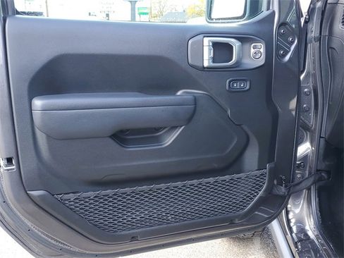 Used 2024 Jeep Gladiator Sport image 18