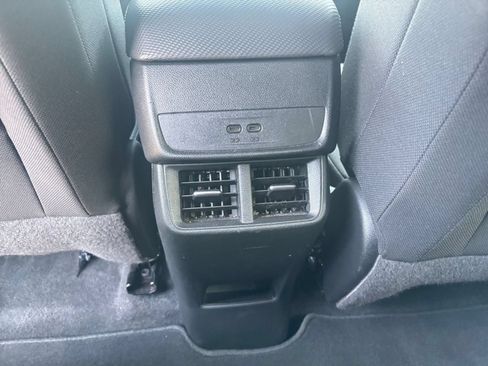 Used 2025 Chevrolet Equinox LT FWD image 21