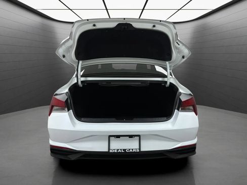 Used 2022 Hyundai Elantra SE FWD image 18