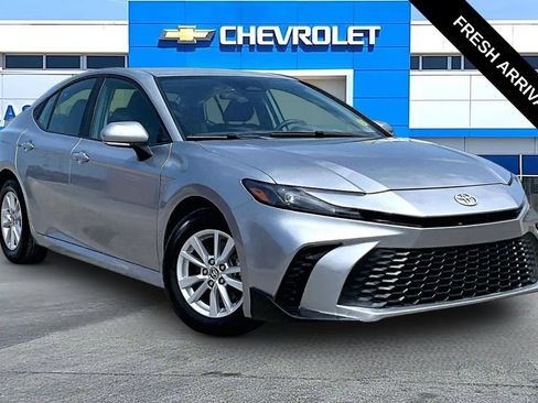 Used 2025 Toyota Camry LE FWD image 1