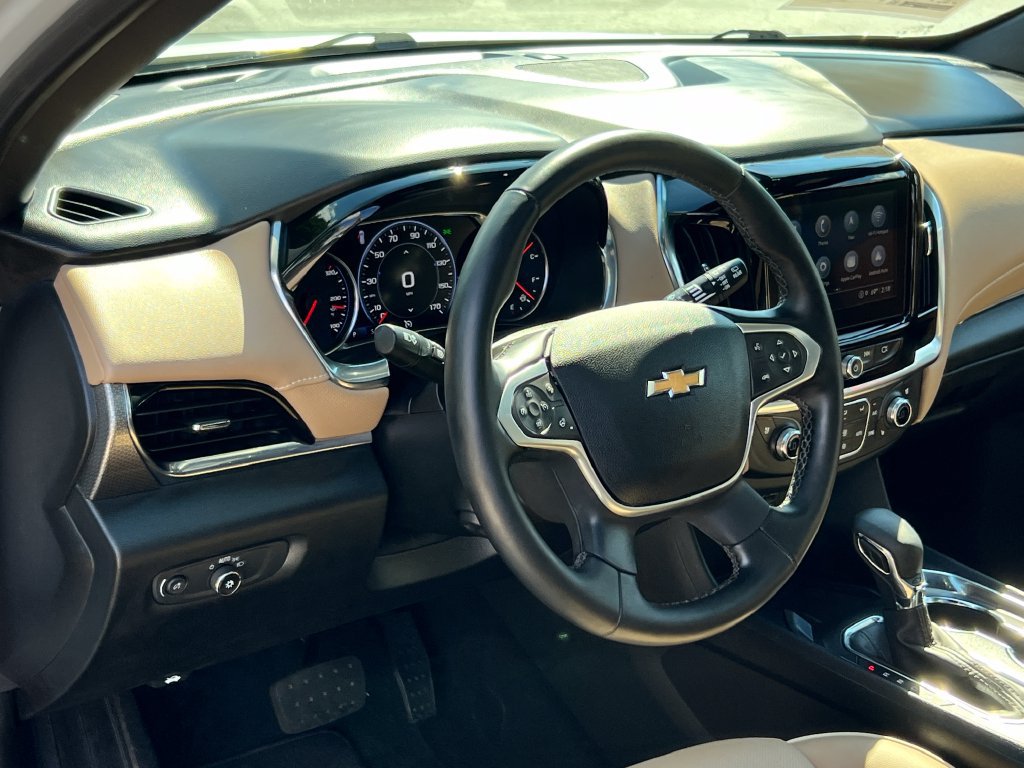Used 2023 Chevrolet Traverse Premier FWD image 5