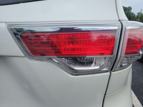 Used 2016 Toyota Highlander Limited Platinum AWD/4WD image 9