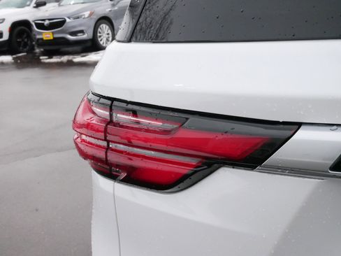 Used 2022 Chevrolet Traverse Premier image 17