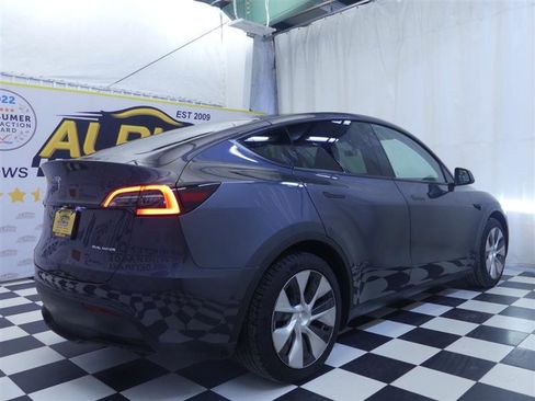 Used 2023 Tesla Model Y AWD image 7