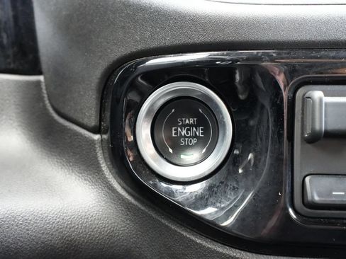 Used 2025 GMC Sierra 1500 SLT RWD image 11