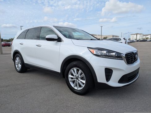 Used 2020 Kia Sorento LX image 2