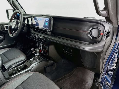 Used 2025 Jeep Gladiator Rubicon w/ Convenience Group AWD/4WD image 30
