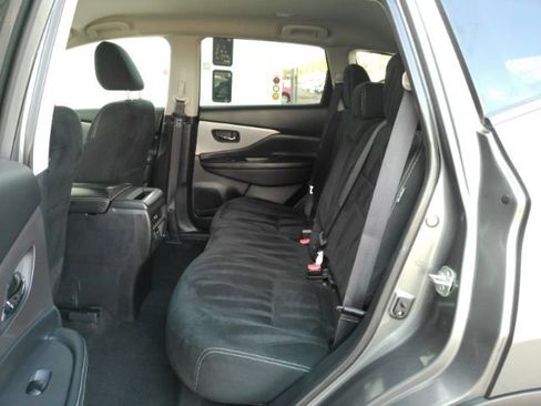 Used 2019 Nissan Murano SV image 17