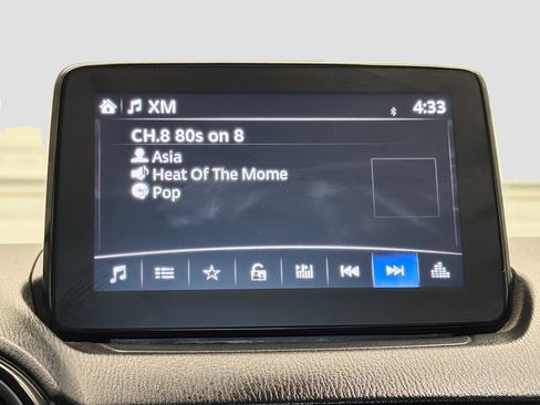 Used 2019 Toyota Yaris LE image 9