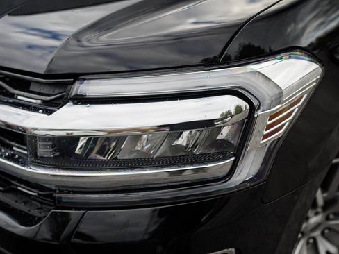 Used 2022 Ford Expedition Max Limited image 4