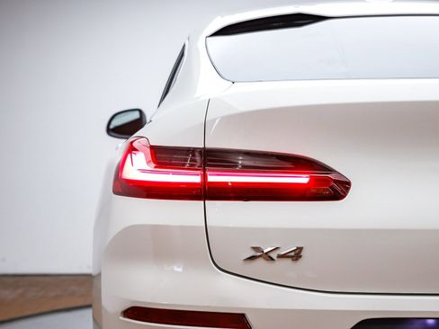 Certified 2023 BMW X4 xDrive30i w/ Convenience Package image 10