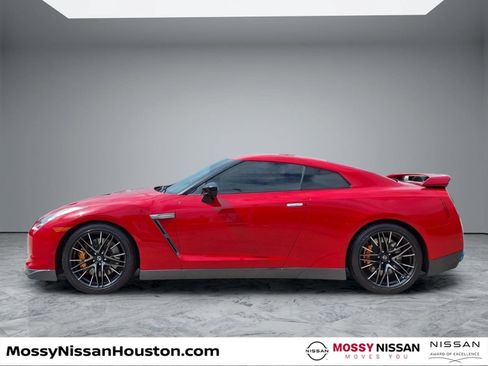 Used 2010 Nissan GT-R Premium AWD/4WD image 5