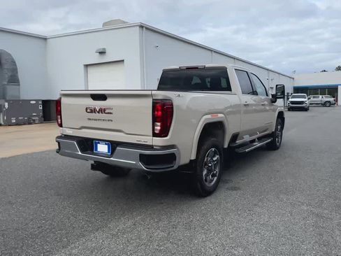 New 2026 GMC Sierra 2500 SLE w/ SLE Value Package; image 8