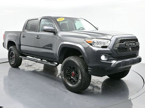 Used 2020 Toyota Tacoma SR5 image 2