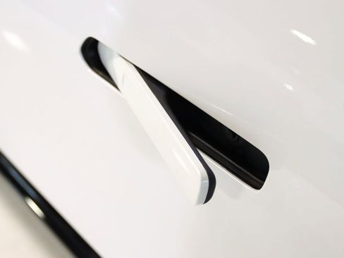 Used 2025 Chevrolet Equinox EV RS FWD image 15