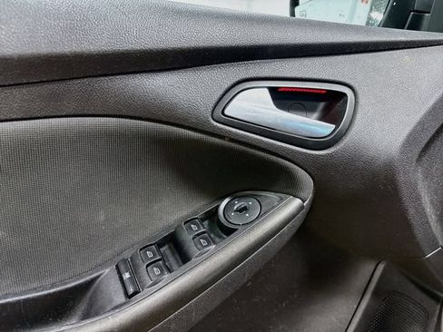 Used 2014 Ford Focus SE w/ Equipment Group 201A FWD image 15