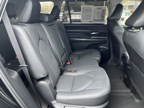 Used 2025 Toyota Grand Highlander Hybrid Nightshade Edition image 13