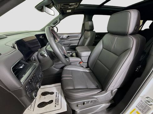 Used 2025 Chevrolet Suburban RST w/ RST Capability Package AWD/4WD image 23