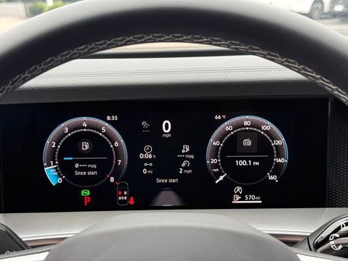 New 2026 Volkswagen Tiguan SE FWD image 28