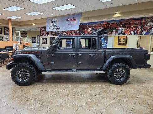 New 2025 Jeep Gladiator Mojave image 6