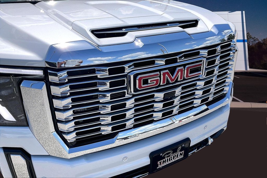 Used 2024 GMC Sierra 3500 Denali w/ Denali Reserve Package AWD/4WD image 38