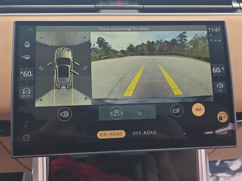 Used 2025 Land Rover Range Rover SE image 24