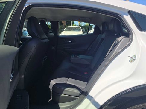 Used 2026 Toyota Prius XLE FWD image 18