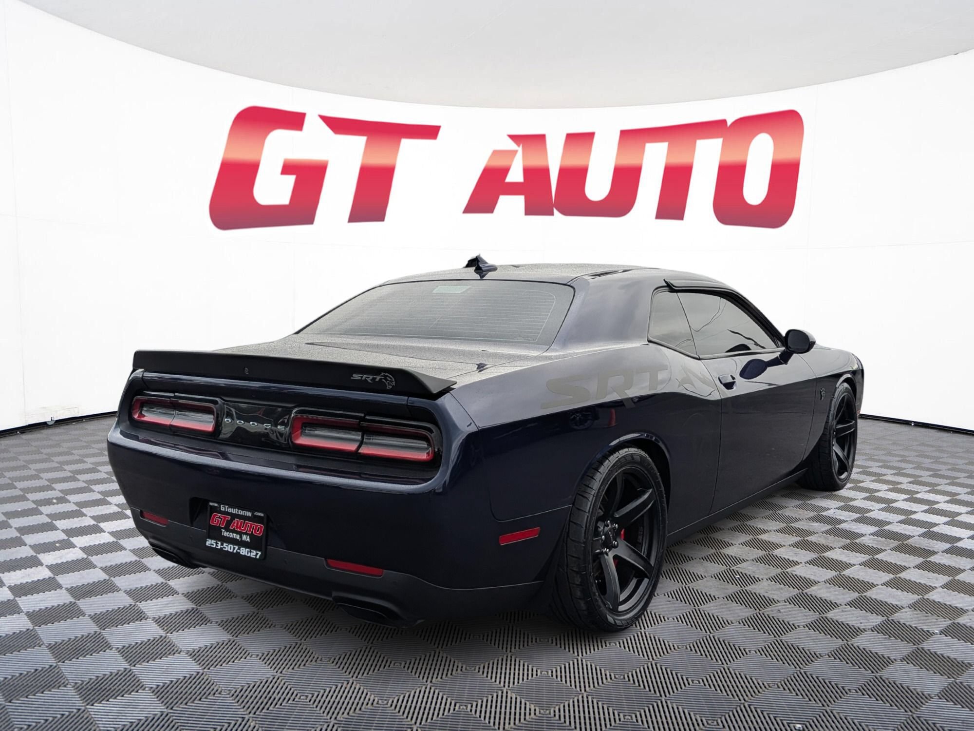 Used 2017 Dodge Challenger SRT Hellcat RWD image 4
